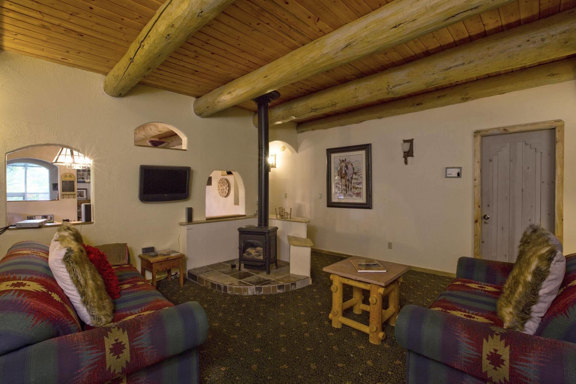Mariposa Lodge Bed And Breakfast สตีมโบทสปริงส์ ภายนอก รูปภาพ