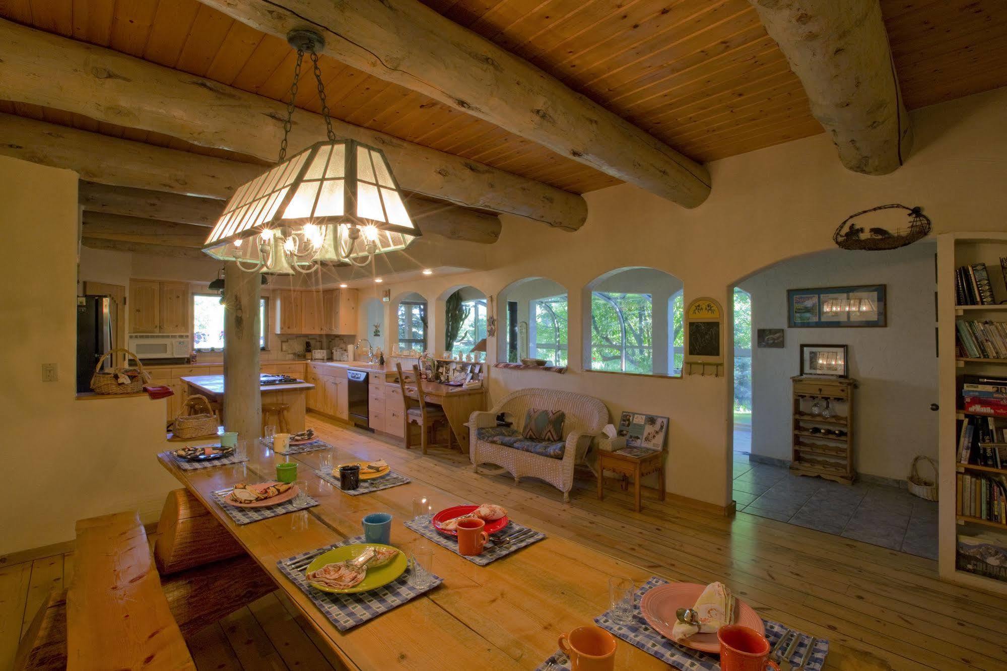 Mariposa Lodge Bed And Breakfast สตีมโบทสปริงส์ ภายนอก รูปภาพ