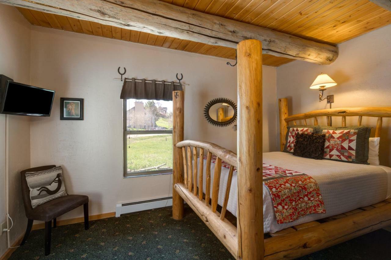 Mariposa Lodge Bed And Breakfast สตีมโบทสปริงส์ ภายนอก รูปภาพ