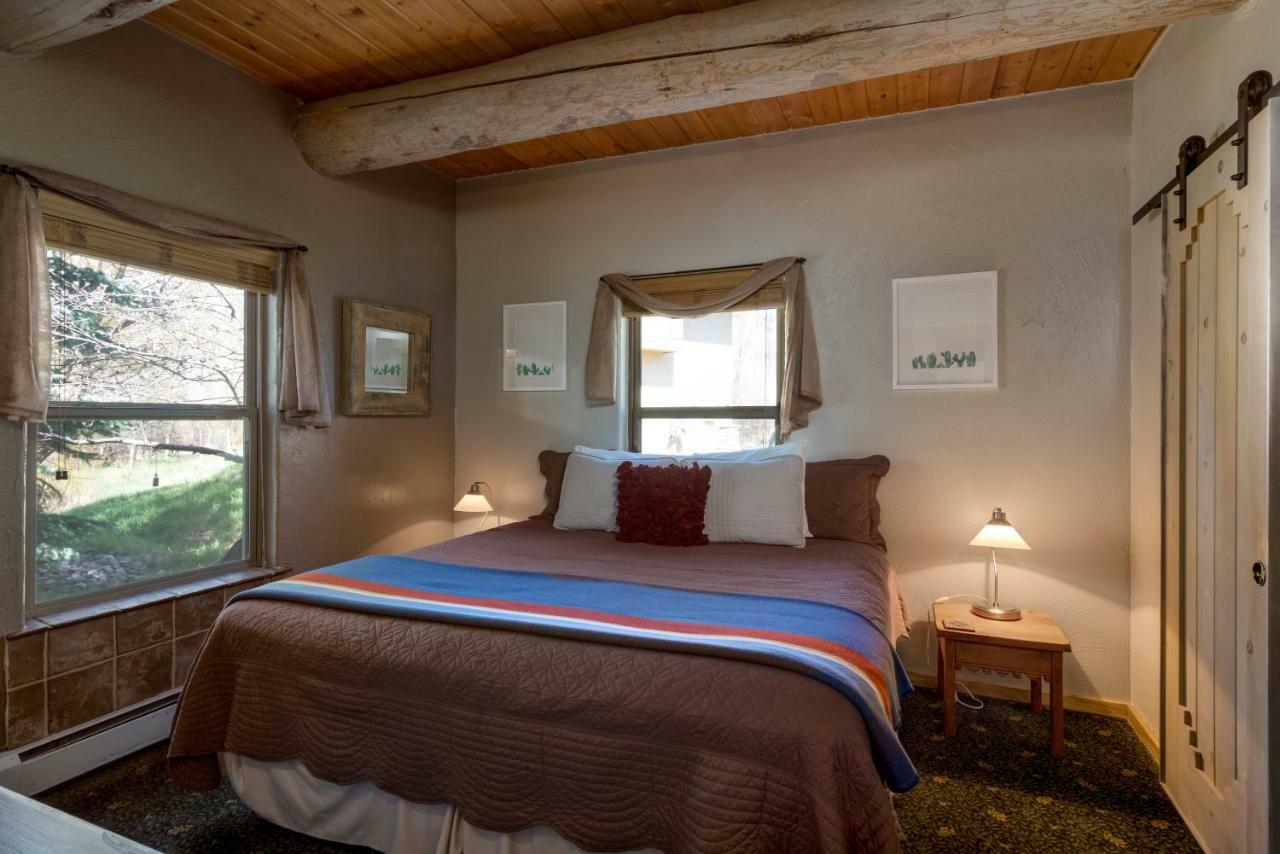 Mariposa Lodge Bed And Breakfast สตีมโบทสปริงส์ ภายนอก รูปภาพ
